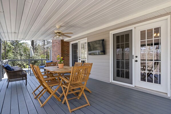 Outdoor dining