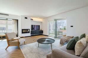 Livingroom with balcony