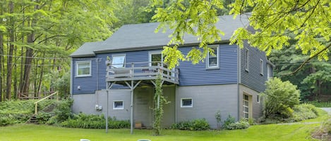 Meadville Vacation Rental | 2BR | 1BA | 1,000 Sq Ft | 3 Stairs Required to Enter