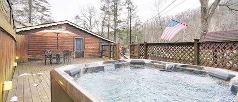 Outdoor spa tub