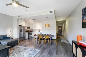 Kitchen / Dining Area