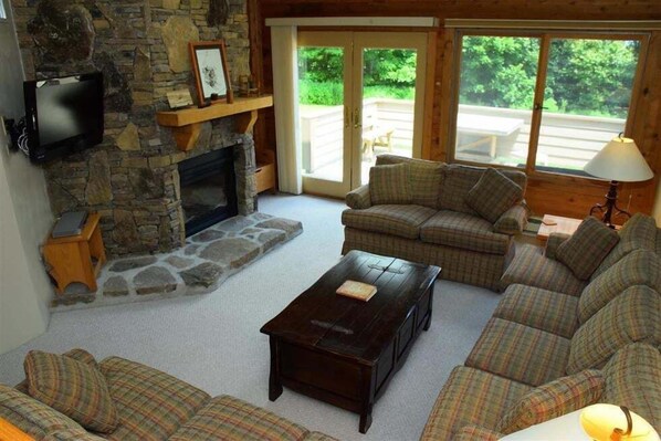 Furniture, Indoors, Living Room, Screen, Table