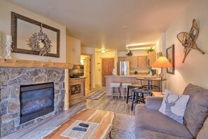Home Decor, Indoors, Furniture, Living Room, Fireplace