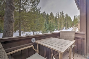 Nature,Outdoors,Scenery,Tree,Chair