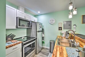 Kitchen | Single-Story Cottage | Pet Friendly w/ Fee