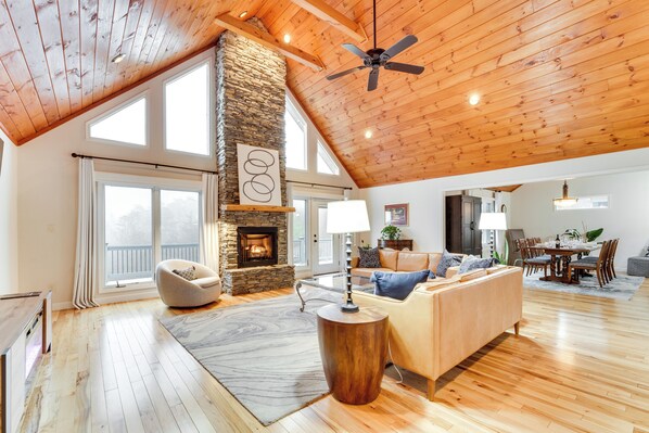 Nebo Vacation Rental | 4BR | 4BA | Step-Free Access | 3,600 Sq Ft