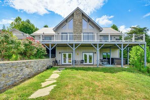 House Exterior | Fire Pit | Hot Tub | Gas Grill