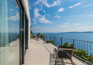 Beautiful Seafront Split Villa | 9 Bedrooms | BellaMar Vista Retreat | Large Heated Infinity Pool & Jacuzzi | Makarska by Villamore