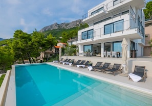 Beautiful Seafront Split Villa | 9 Bedrooms | BellaMar Vista Retreat | Large Heated Infinity Pool & Jacuzzi | Makarska by Villamore