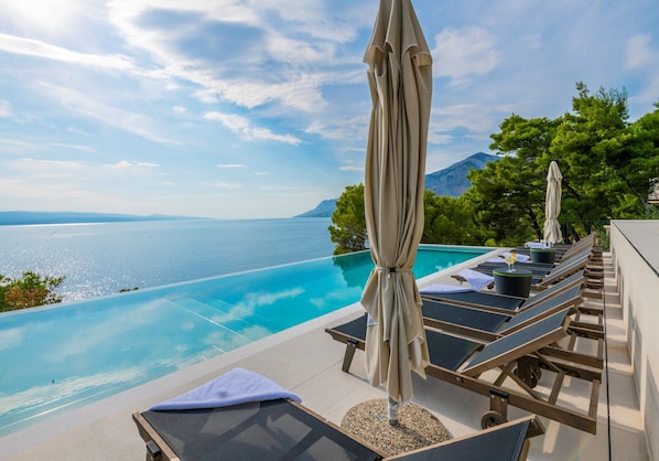 Beautiful Seafront Split Villa | 9 Bedrooms | BellaMar Vista Retreat | Large Heated Infinity Pool & Jacuzzi | Makarska by Villamore