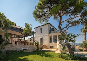 Luxurious Ciovo Villa | 5 Bedrooms | Villa Summer Breeze | Private Heated Swimming Pool & Jacuzzi | Slatine