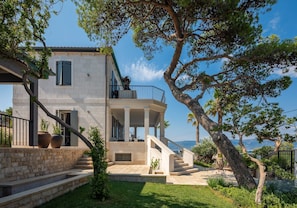 Luxurious Ciovo Villa | 5 Bedrooms | Villa Summer Breeze | Private Heated Swimming Pool & Jacuzzi | Slatine