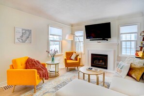 Living Room | 2nd Floor | Gas Fireplace | Smart TV