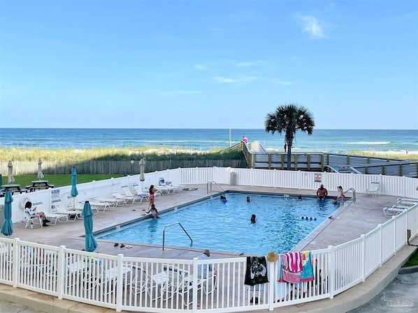 Your View! Convenient to pool and Gulf!