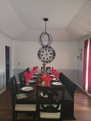 Family Dinning 