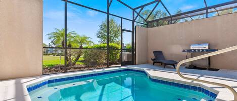 Outstanding private pool of the townhouse in Davenport Florida - Dive into a refreshing poolside escape - Lounge in tranquility by the sparkling waters - BBQ Grill