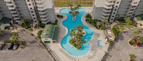 This condo overlooks the resort Pool which is heated in the off-season.