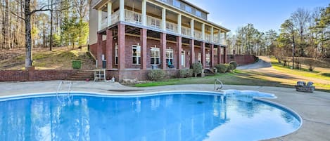 Wetumpka Vacation Rental | 4BR | 4BA | 5,650 Sq Ft | 2 Steps to Enter