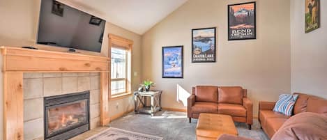 Bend Vacation Rental | 3BR | 2.5BA | Stairs Required | 1,672 Sq Ft