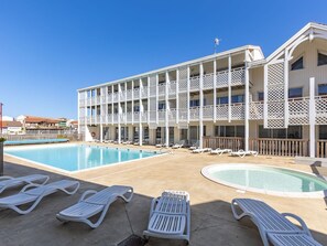 Water, Sky, Swimming Pool, Azure, Building, Outdoor Furniture, Sunlounger, Shade, Leisure, Window