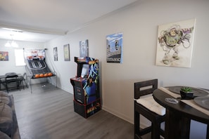 Spielezimmer