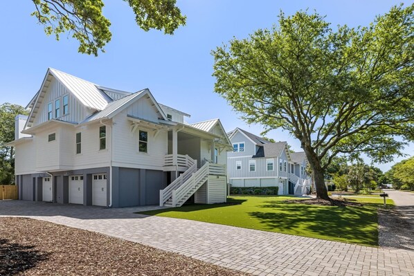 New Construction, Pool, 1 Block to Beach & Marina (2415)