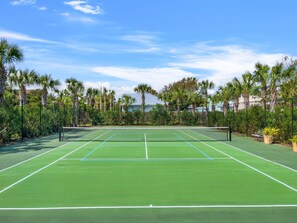 tennis/pickle ball court - newly refinished!