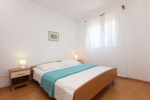 Schlafzimmer 1