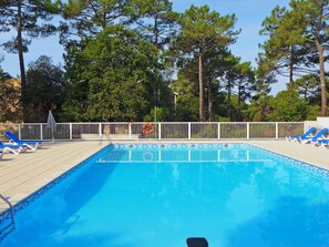 Blue, Outdoor Furniture, Swimming Pool, Furniture, Leisure, Resort, Shade, Sunlounger, Resort Town, Chair