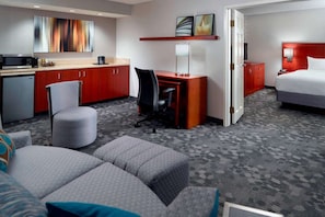 Unit with 1 King size bed. Exact unit will be assigned upon arrival. Views, colors and decor may vary.