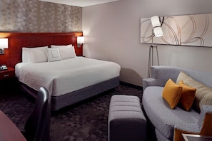 Unit with 1 King size bed. Exact unit will be assigned upon arrival. Views, colors and decor may vary.