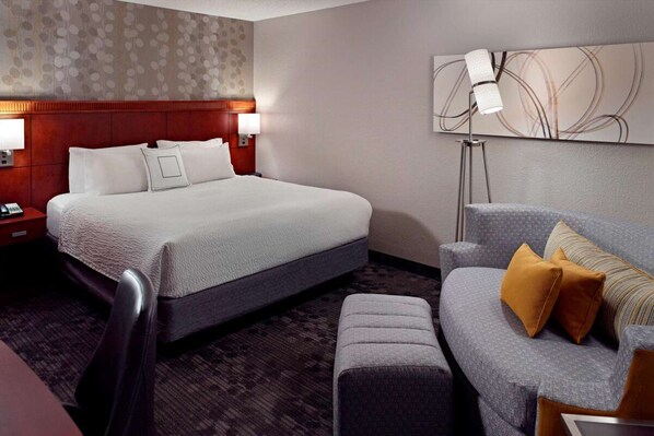 Unit with 1 King size bed. Exact unit will be assigned upon arrival. Views, colors and decor may vary.