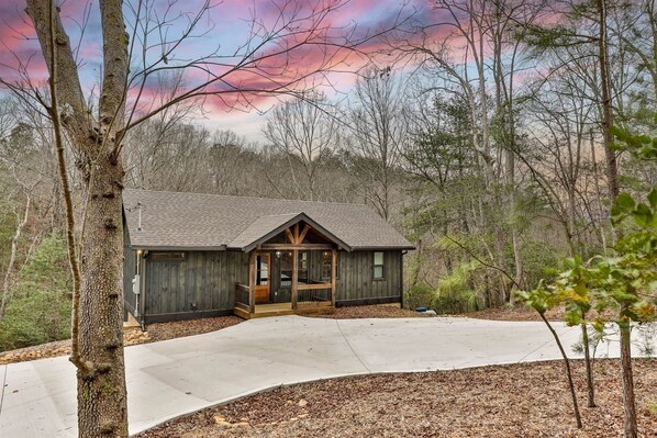 Welcome To Creekside Hideaway