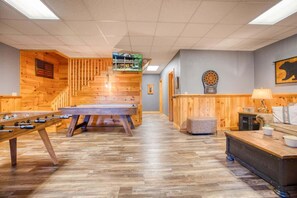 Great game room for the entire family! - Air Hockey, Foosball, Darts, games and smart TV