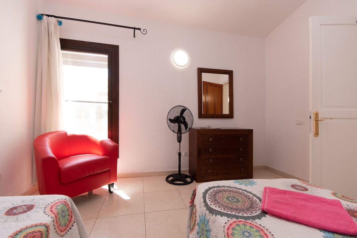 Villa San Miguel. Lovely 2 Bedroom Villa. Communal Heated Pool.