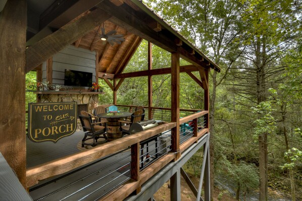 Cozy Creek is an incredible Blue Ridge cabin rental
