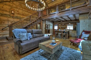 Cozy Creek has a gorgeous living area