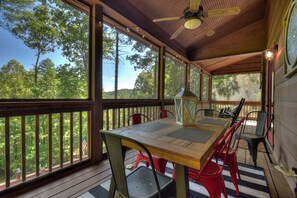 Whispering Creek - Peaceful Screened Porch