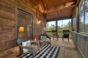 Whispering Creek - Take In Those Views With A Beverage Of Your Choice At This Gorgeous Water View Cabin Rental