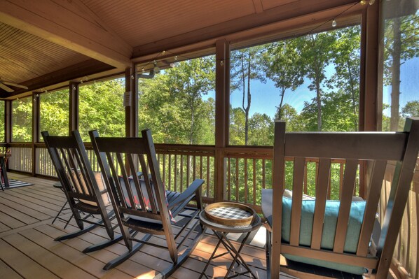 Whispering Creek - Peace and Quiet