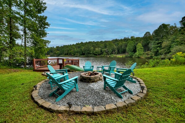 Gather around the firepit on the banks of Lake Buckhorn