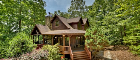 Fireside Lodge - Luxury and Inviting North Georgia Mountain View Cabin Rental
