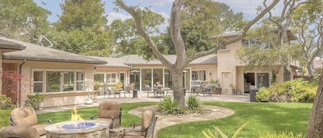 Welcome to Pebble Beach Oasis! Spacious Indoor-Outdoor Living