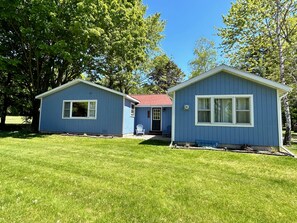 Front View/Yard of Cottage