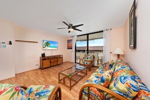 Living area equipped with a smart tv and lanai access