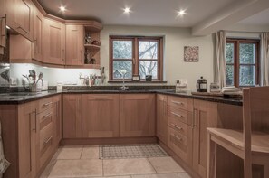 Llais Afon - 3 Bedroom Holiday Home - Fishguard (13182)
