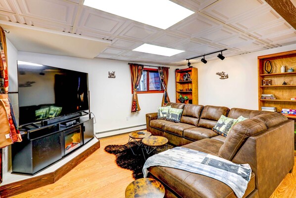 Fairbanks Vacation Rental | 2BR | 1BA | Staircase to Access | 1,200 Sq Ft
