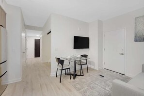 Noma Washington 1 Bedroom Dining Room