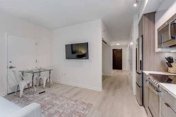 Noma Washington 1 Bedroom Dining Room