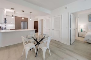 Noma Washington 2 Bedroom Dining Room